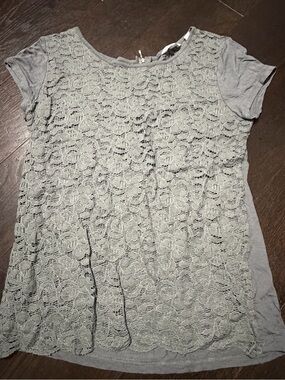 New York & Company Gray Lace Front Short Sleeve Tee